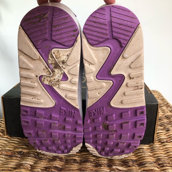 SOLD Nike Women's Air Max 90 SE Easter Sneakers - Picture 12 of 13